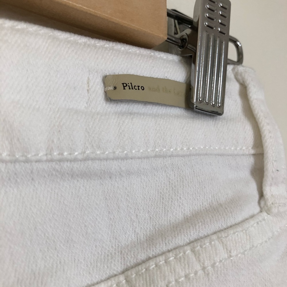 Pilcro Script High-Rise Shorts White 27 - Picture 7 of 10